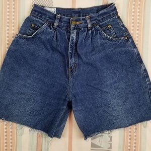 Vintage 80s high waisted denim shorts💕